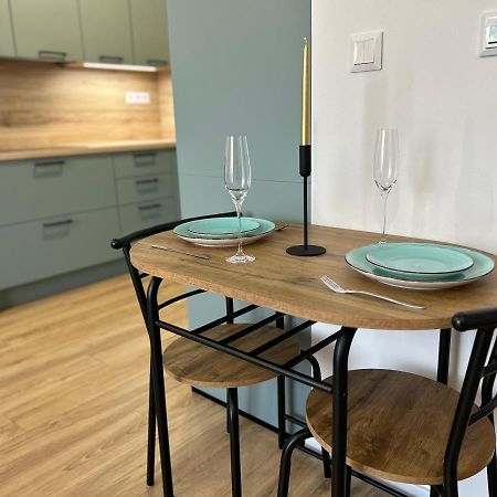Cozy 1-Bedroom Condo Miloslavov ภายนอก รูปภาพ