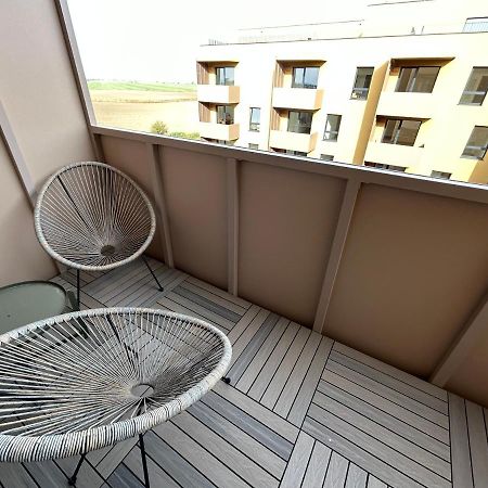 Cozy 1-Bedroom Condo Miloslavov ภายนอก รูปภาพ
