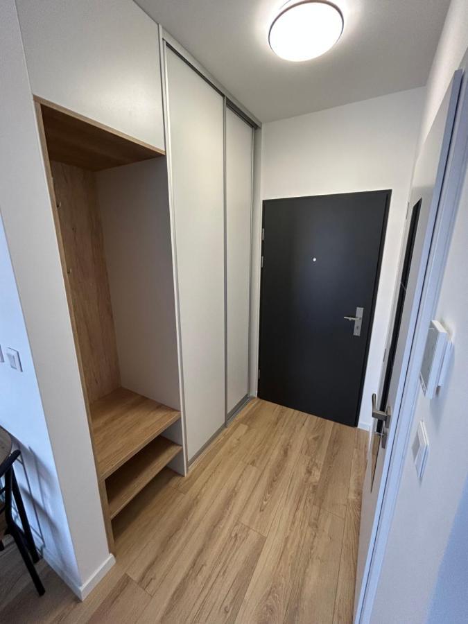 Cozy 1-Bedroom Condo Miloslavov ภายนอก รูปภาพ
