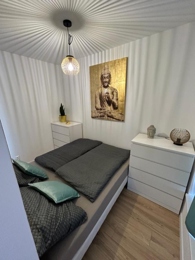 Cozy 1-Bedroom Condo Miloslavov ภายนอก รูปภาพ