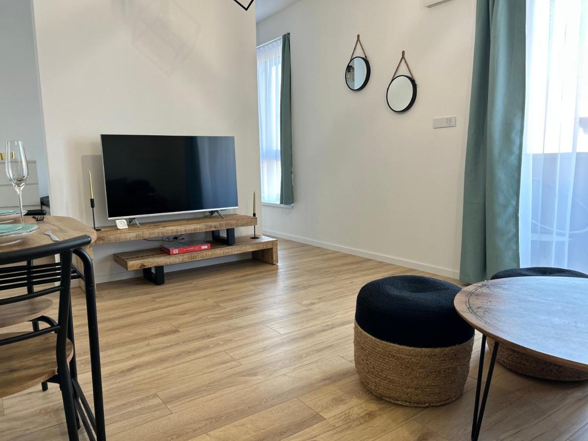 Cozy 1-Bedroom Condo Miloslavov ภายนอก รูปภาพ