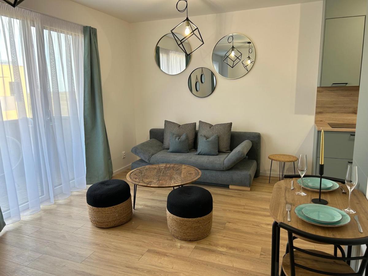 Cozy 1-Bedroom Condo Miloslavov ภายนอก รูปภาพ